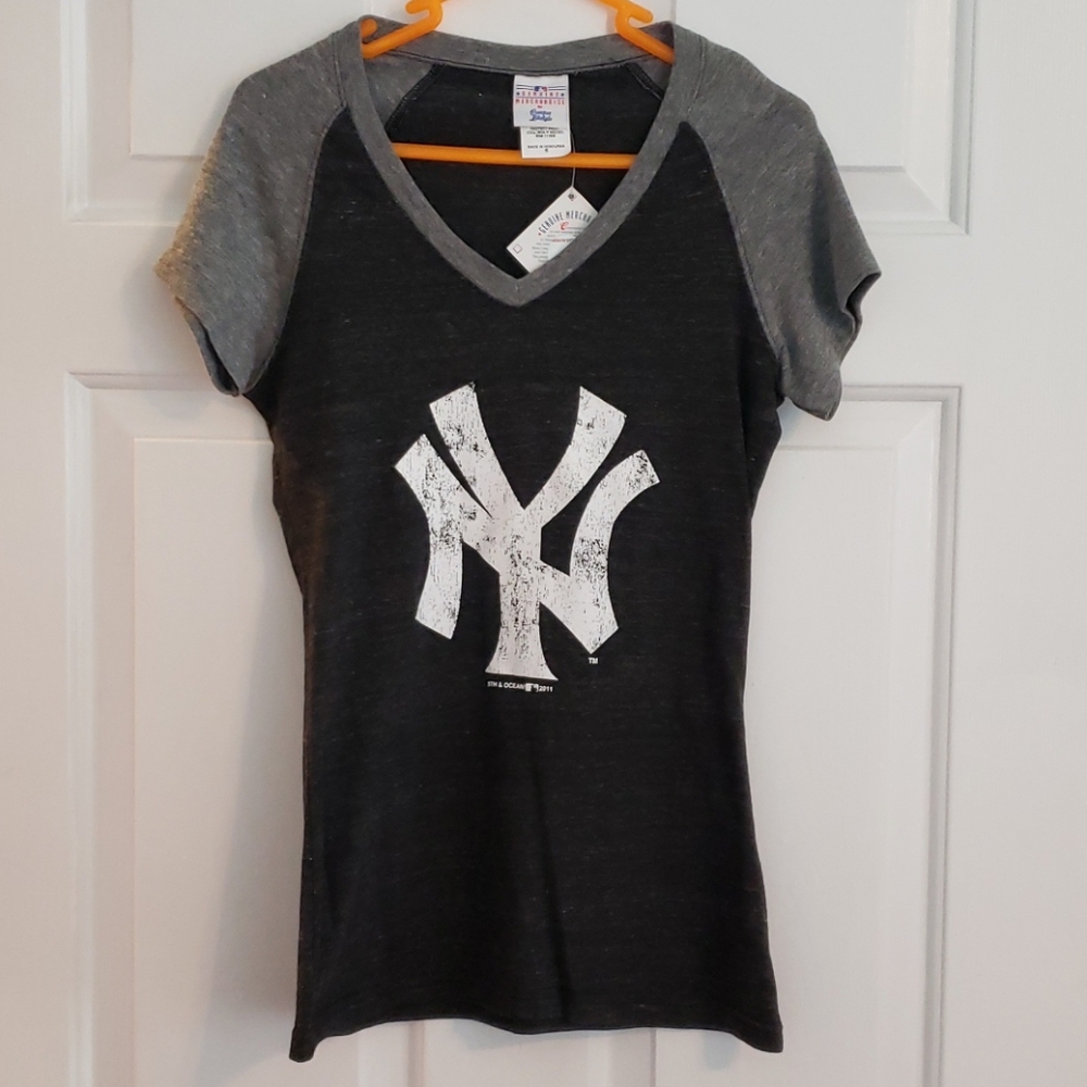 New York Yankees shirt.
